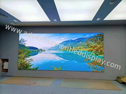 صفحه نمایش تبلیغاتی LED داخلی 1500cd روشنایی و مواد کابینت آلومینیومی آهن / ریخته گری برای پیام های چشمگیر